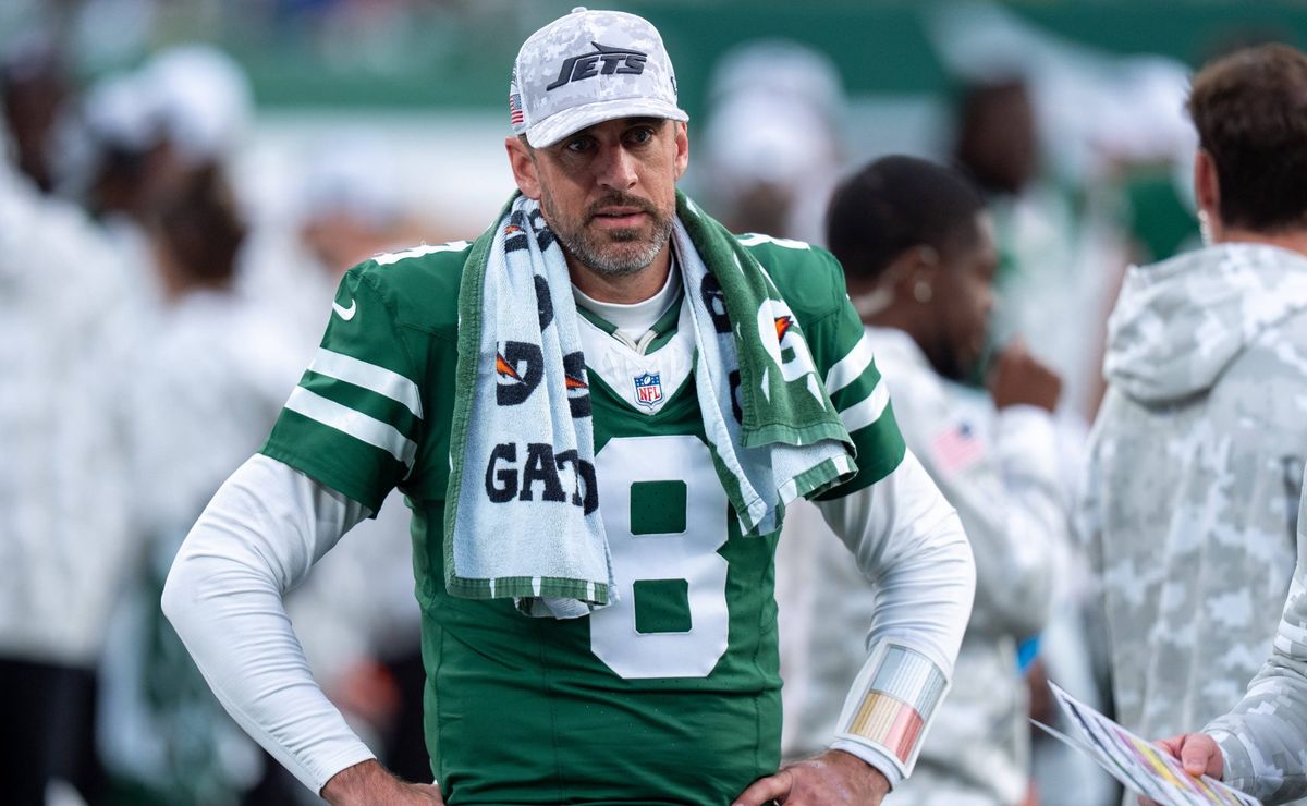 aaron rodgers pode sair dos jets em 2025, dois times monitoram situação