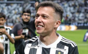 torcida do atlético mg comemora cuca recuperando bernard: “entrou na mente dele”