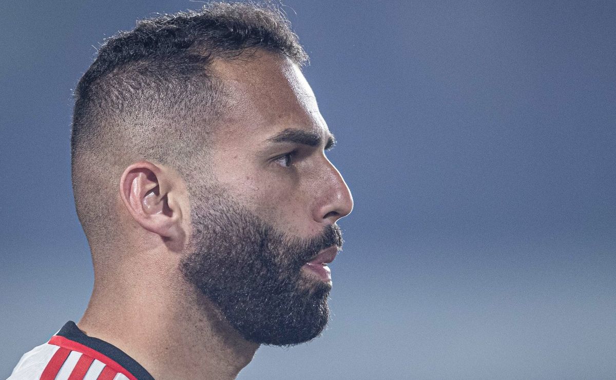 após recuar de negociação, santos volta a demonstrar interesse em thiago maia 