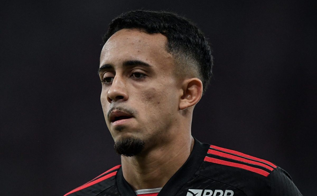 flamengo vê insistência do santos por matheus gonçalves após obrigação de compra, mas veta saída