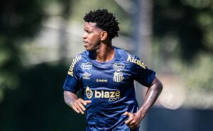 sumiço de gil com pedro caixinha no santos agita a torcida: “basso falha todo jogo”