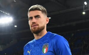 enquanto o flamengo espera assinar com jorginho, arsenal busca informações sobre wesley