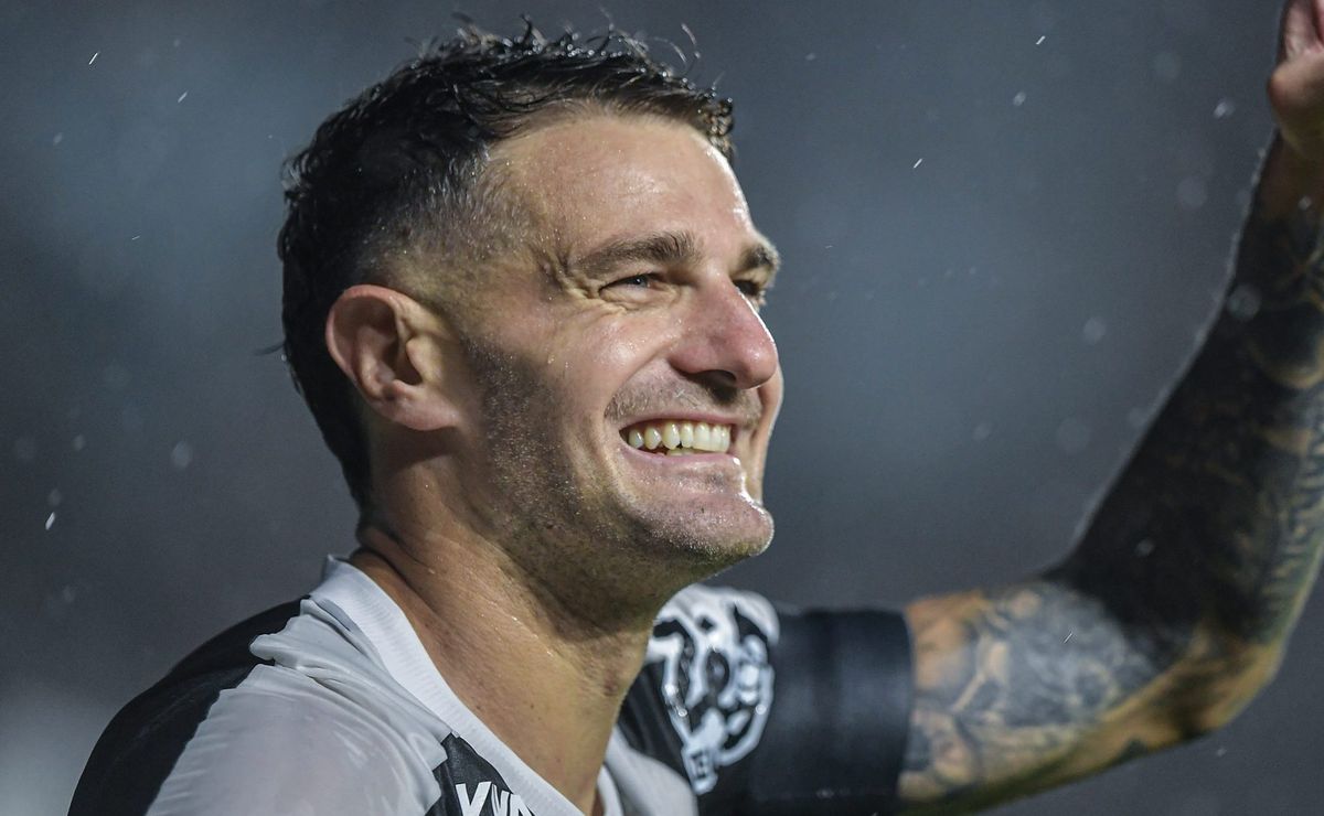 após renovar contrato com vasco, vegetti terá um salário de r$ 760 mil e bônus por metas