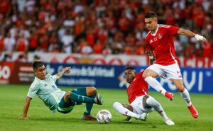 borré e valência juntos em internacional x méxico fracassa novamente e enfurece torcida: “não dá certo”