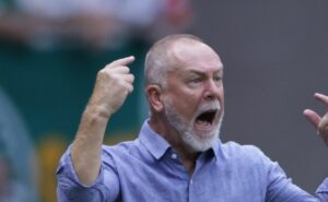 mano menezes se irrita e coloca a "culpa" do desempenho do fluminense no calendário