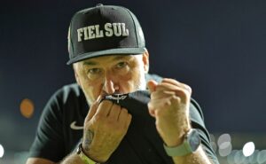 corinthians chega a r$ 220 milhões em dívida com empresários na gestão augusto melo