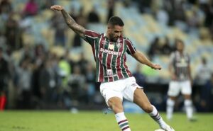 mano menezes testa renato augusto como titular em treino e meia pode ser novidade contra o madureira