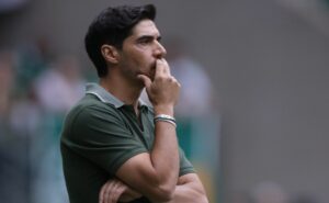 zinho expõe polêmica no palmeiras ao alertar sobre críticas contra abel ferreira: “ele cai nessa…”