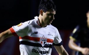 negociação de moreira do são paulo com o porto tem motivo exposto e lateral solicitou saída