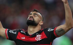 flamengo toma nova decisão sobre fabrício bruno e zagueiro escolhe jogar no cruzeiro em 2025