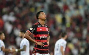 filipe luís não garante permanência de joia da base do flamengo