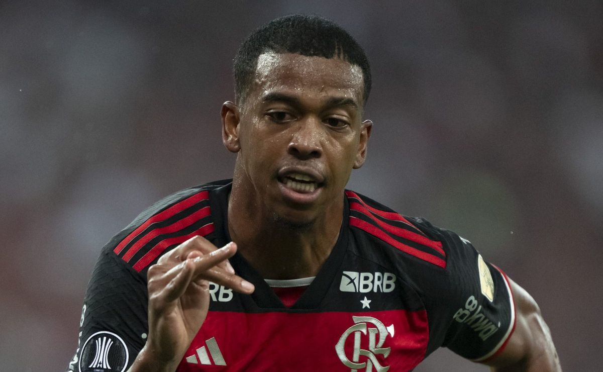 flamengo aumenta opção de compra de carlinhos e atacante terá mais dinheiro em ida ao vitória