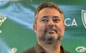 empresário de matheus pereira viaja aos estados unidos para levar proposta de r$ 84 milhões do palmeiras para alexandre mattos