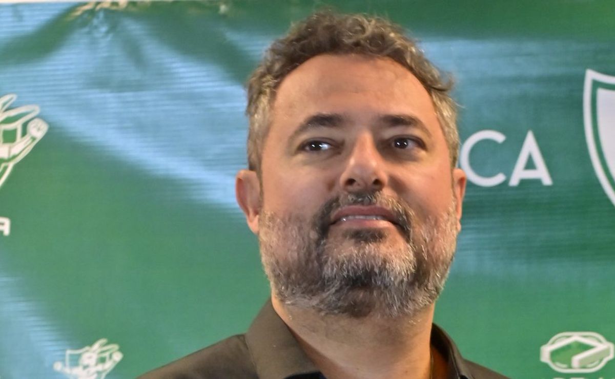 empresário de matheus pereira viaja aos estados unidos para levar proposta de r$ 84 milhões do palmeiras para alexandre mattos