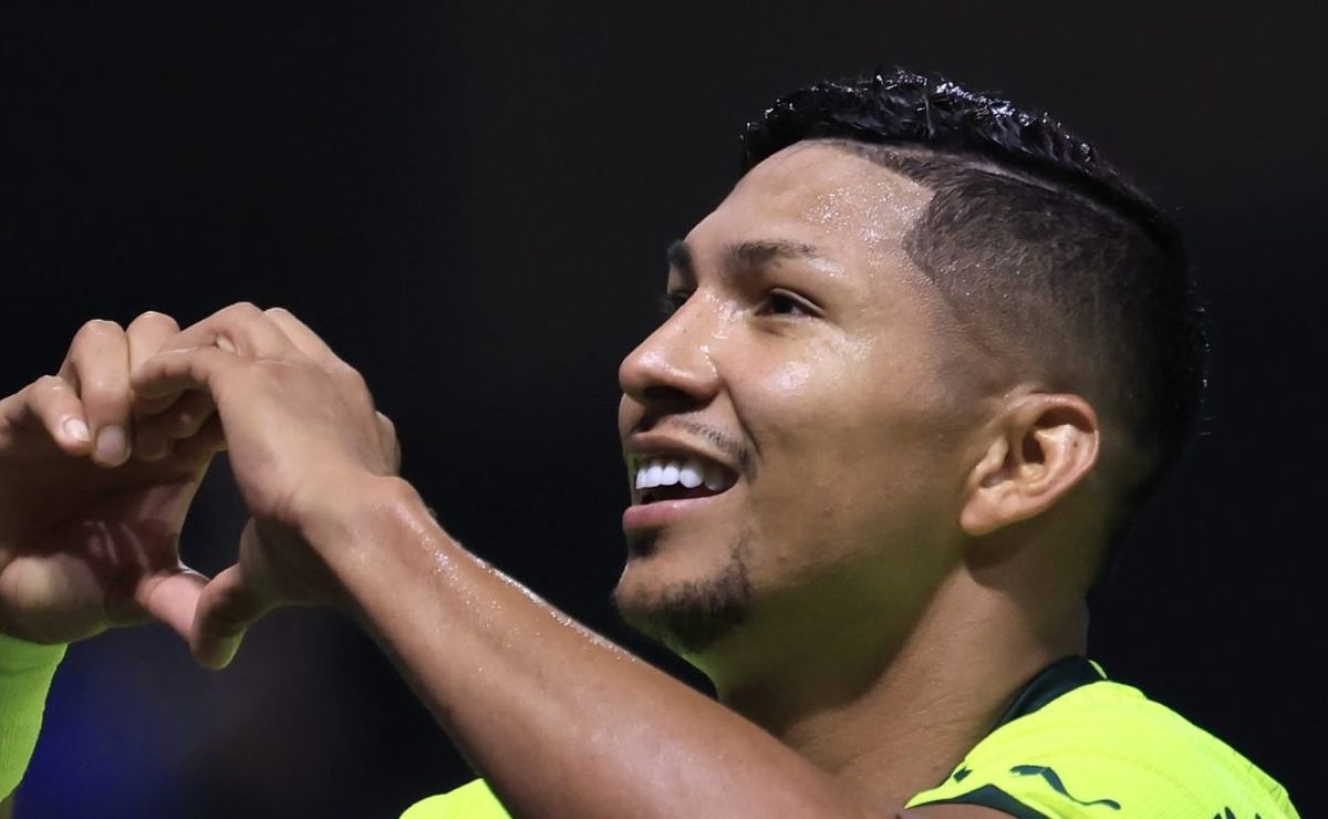 santos acerta salários com rony e busca acordo no palmeiras para comprar o atacante