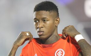 internacional não aceita pressão do flamengo por vitão e não gosta de proposta apresentada