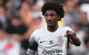 talles magno confirma desejo em ficar no corinthians, mas avisa que augusto melo segue negociando