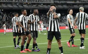 botafogo continua como único dos grandes do rio a vencer no carioca