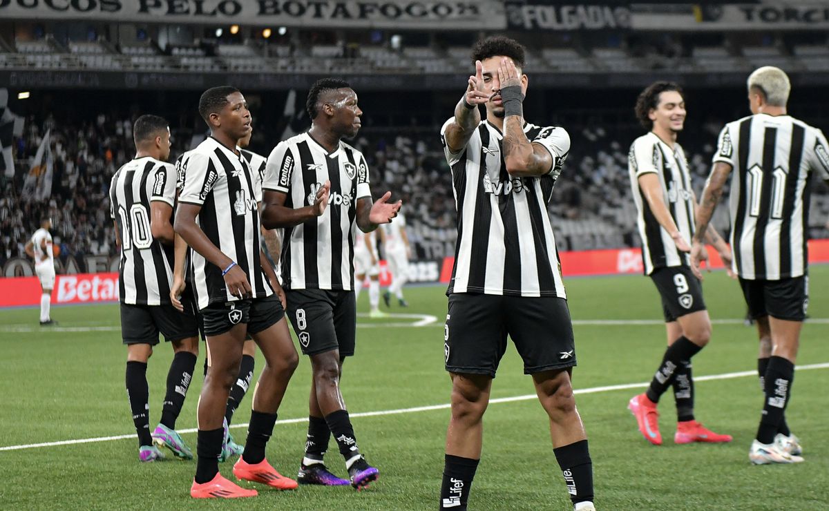 botafogo continua como único dos grandes do rio a vencer no carioca