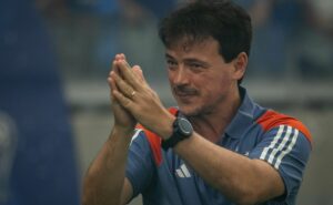 fernando diniz aprova contratação e cruzeiro está interessado no zagueiro alan matturro, do genoa