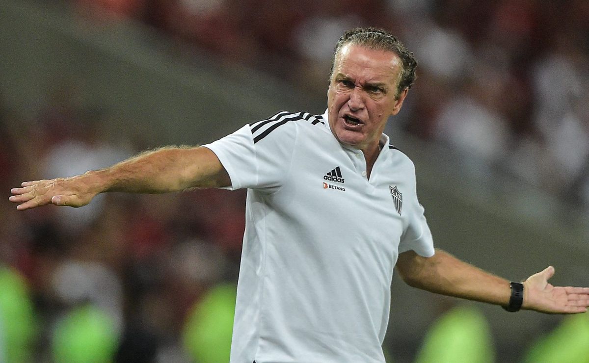 cuca reprova contratação e atlético mg cancela negociações pela chegada de luizão, do west ham