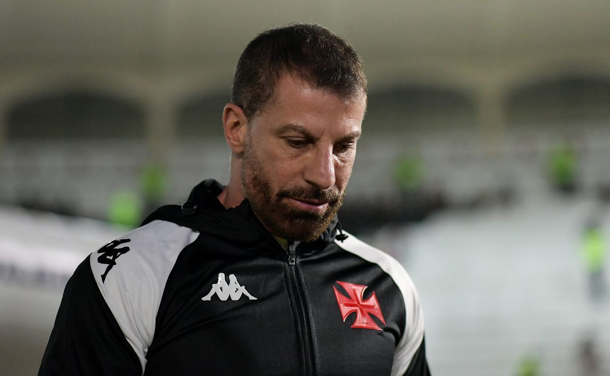 pedrinho vê campeão da libertadores especulado no vasco, fechando com o rival fluminense