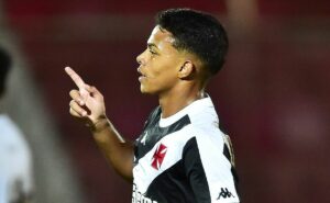 vasco supera flamengo sp e carimba passagem para as quartas da copinha