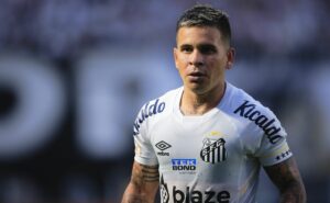 junto de pedro caixinha, santos toma decisão e soteldo deve permanecer em 2025
