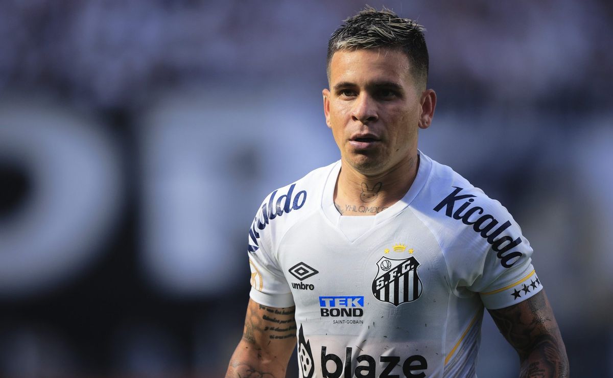 junto de pedro caixinha, santos toma decisão e soteldo deve permanecer em 2025