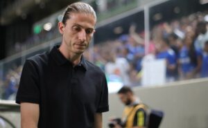 atitude de filipe luís chama atenção no flamengo após amistoso contra são paulo