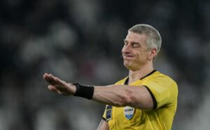 anderson daronco ignora ‘entrada violenta’ em alan patrick e é ‘salvo’ após var intervir