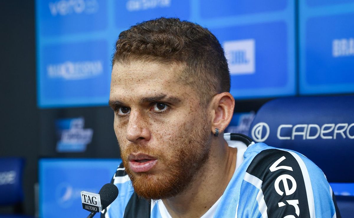 declaração de cuéllar em apresentação no grêmio viraliza após volante citar o internacional