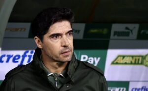abel ferreira se irrita com arbitragem em palmeiras x novorizontino no campeonato paulista