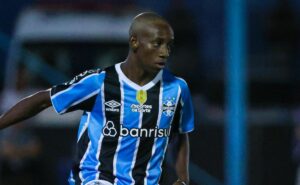 gabriel mec estreia no profissional do grêmio e desabafa após jogo: “sei da minha responsabilidade”
