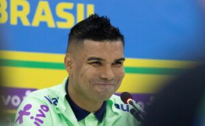 casemiro não fecha as portas para voltar ao brasil e torcida do são paulo pede seu retorno
