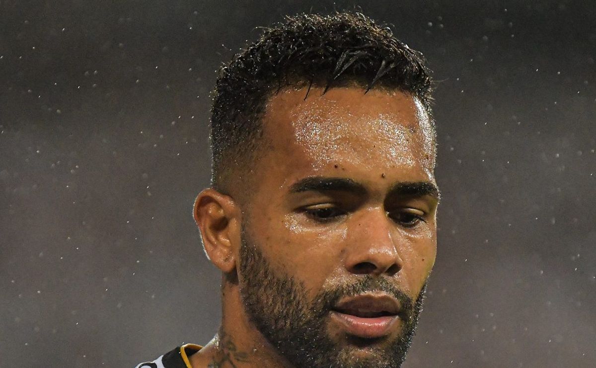 alex teixeira 'ofusca' vitória do vasco e é criticado: "se acha..."