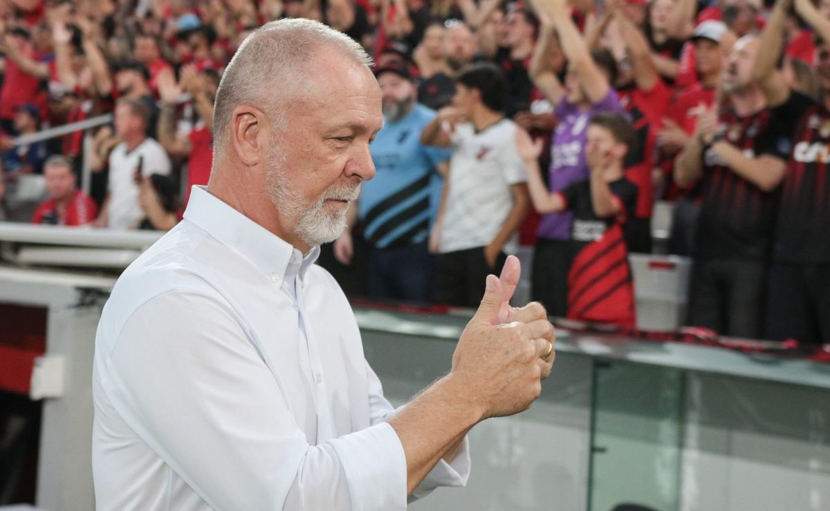 fora dos planos de mano menezes, volante wallace é vendido e destino do atleta é confirmado