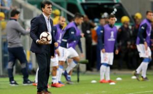 quinteros faz nova lista de saída e 5 jogadores podem deixar o grêmio