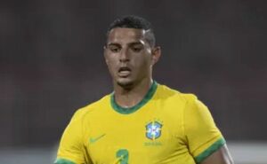 zagueiro diego carlos foi oferecido para o palmeiras, mas acaba fechando com fenerbahçe tur