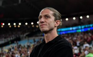 além de everton cebolinha, filipe luís corta luiz araújo da partida entre flamengo x volta redonda