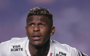 são paulo define se irá liberar o arboleda para o grêmio e zagueiro tem futuro decidido para 2025
