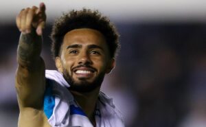 claudinho contratado pelo botafogo acaba de receber aprovação dos torcedores: "queria muito"