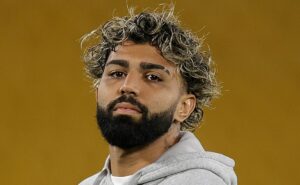 gabigol já causa primeiro atrito interno no cruzeiro e dono do clube terá que aumentar salário de companheiro