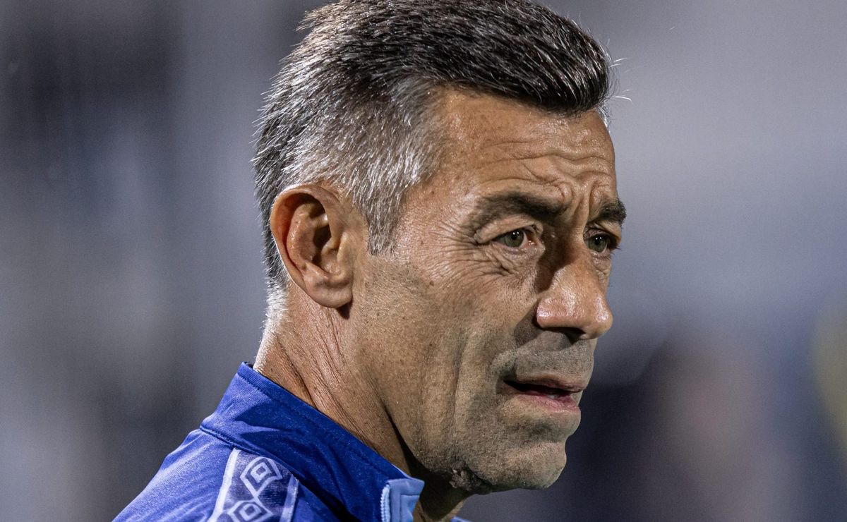 pedro caixinha toma decisão brusca para espantar ‘fantasma’ em santos x palmeiras