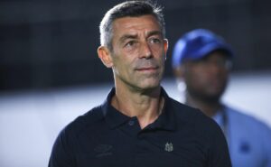 pedro caixinha barra +1 medalhão no santos e gabriel brazão vence disputa com joão paulo