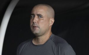 técnico do são bernardo faz análise da vitória em cima do santos de pedro caixinha: “questão estratégica” 