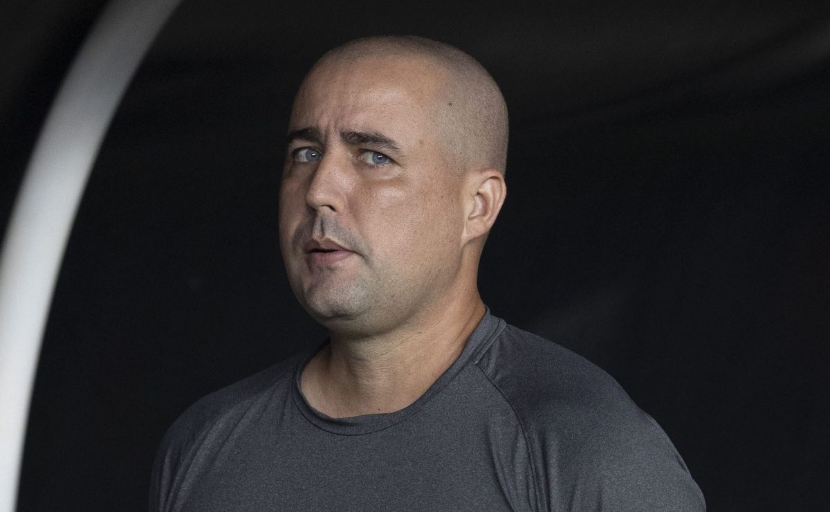 técnico do são bernardo faz análise da vitória em cima do santos de pedro caixinha: “questão estratégica” 