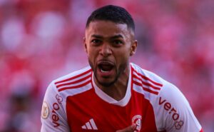 salário de wanderson pesa e atacante não deve deixar o internacional rumo ao palmeiras