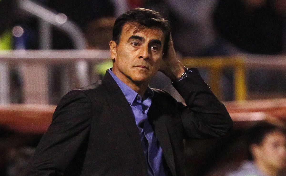 quinteros se empolga e grêmio fica confiante para fechar com rubens, lateral do atlético mg