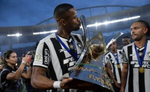 trabzonspor sai na frente e faz proposta ao botafogo para contratar o atacante júnior santos